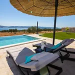 Villa Estate Duo