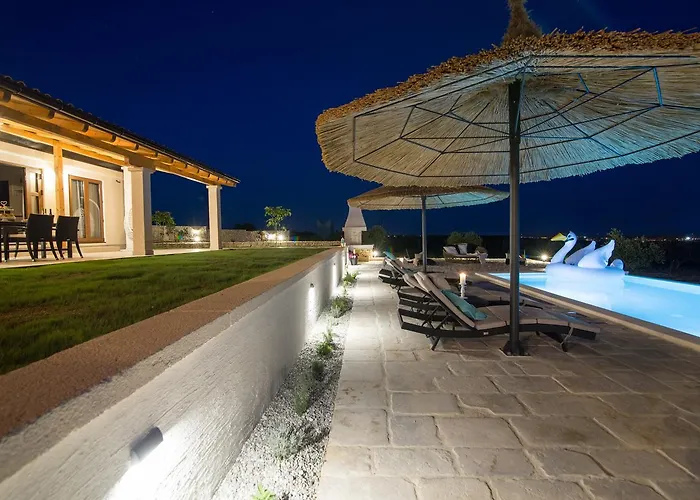 Estate Duo فيلة بيوغْغاد نا موغو