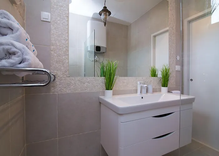 Estate Duo بيوغْغاد نا موغو