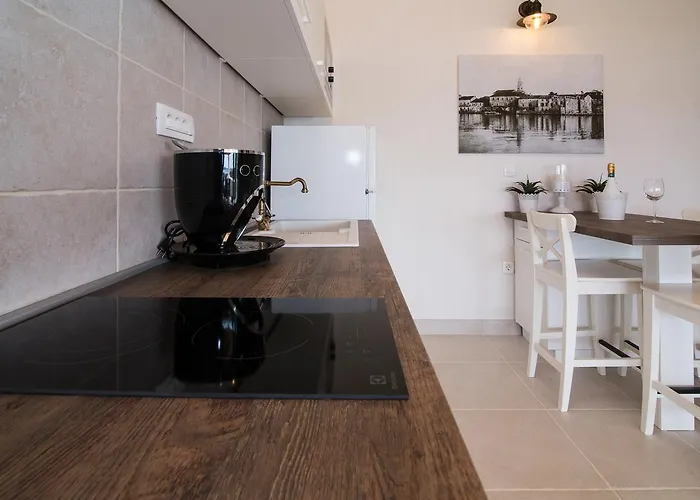 Estate Duo فيلة بيوغْغاد نا موغو