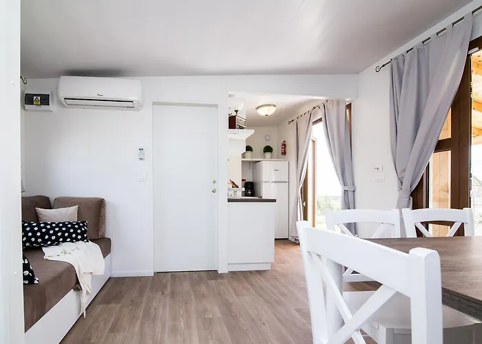 Estate Duo فيلة بيوغْغاد نا موغو