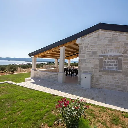 Villa Estate Duo