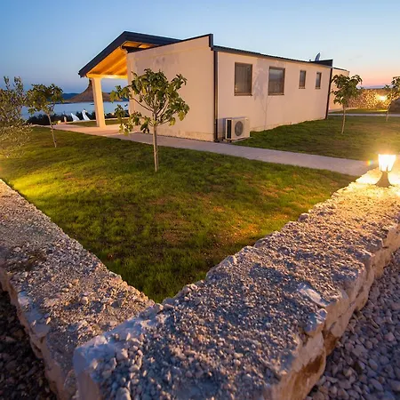 Villa Estate Duo