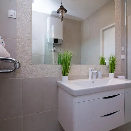 Estate Duo ביוגראד נה מורו