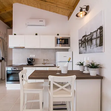 Villa Estate Duo