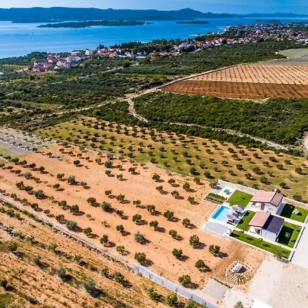 Estate Duo Villa *
